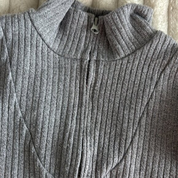 Quarter zip top - Picture 2 of 2